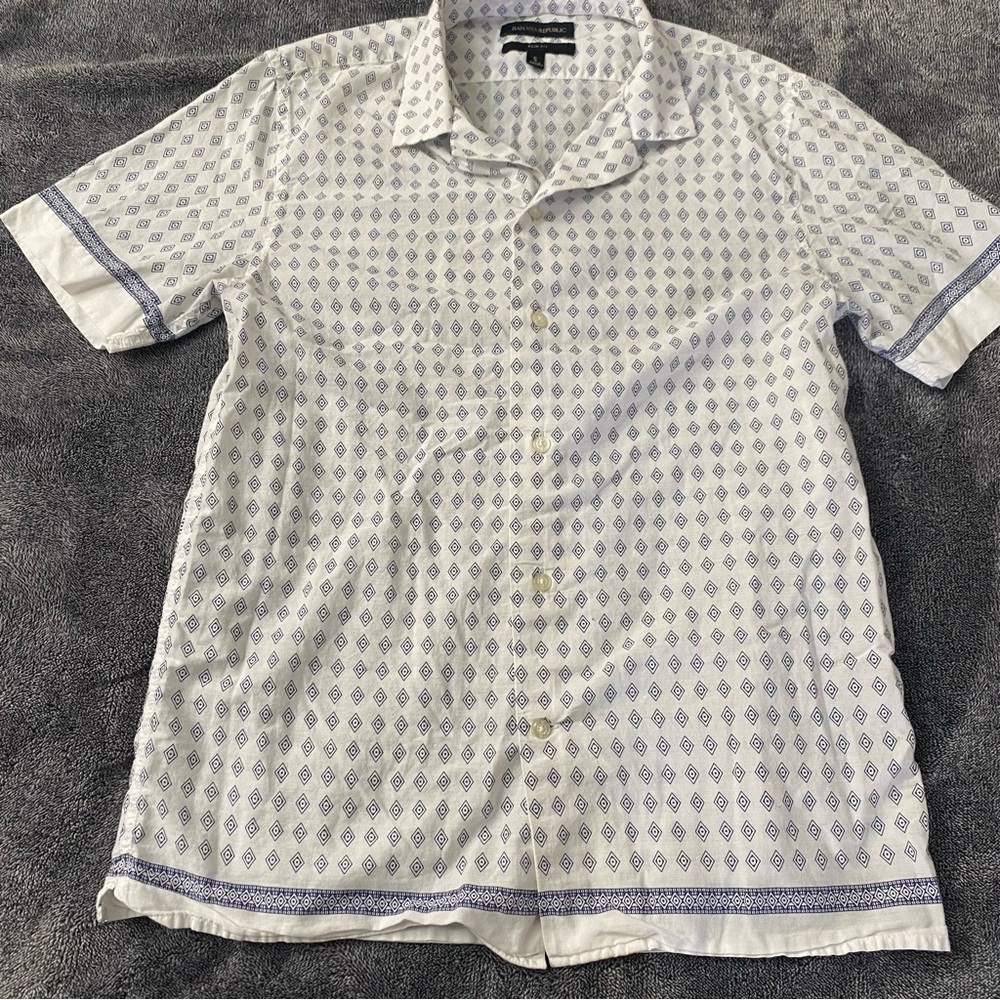 Banana Republic White and Blue Geometric Patterned 100% Cotton Button Down Shirt - Picture 2 of 11